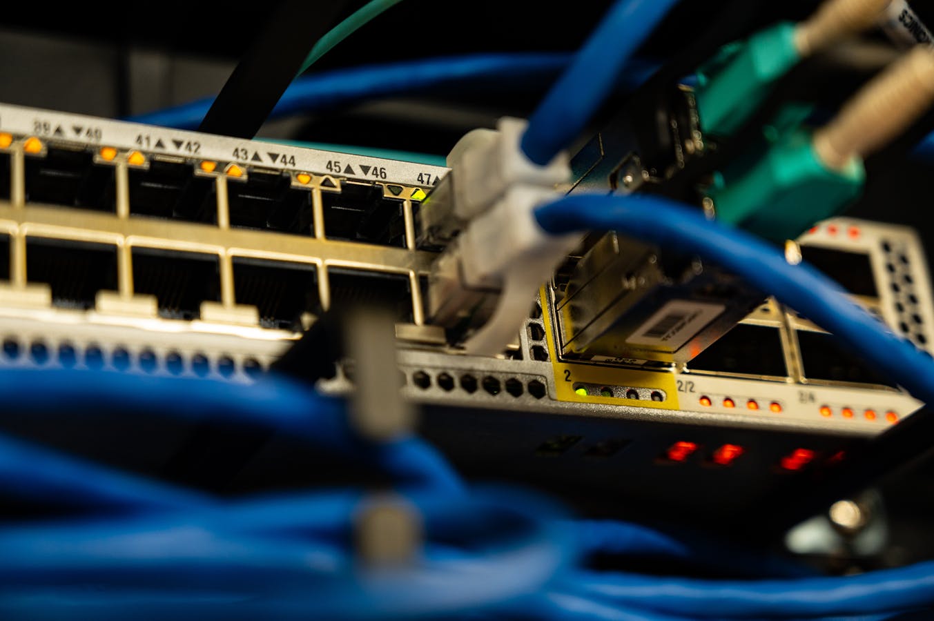 Data cable network